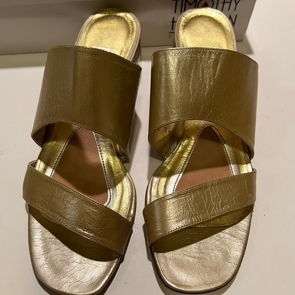 WOMEN’S TIMOTHY HITSMAN GOLD HEELS with LUCITE BALL. - Picture 3 of 13